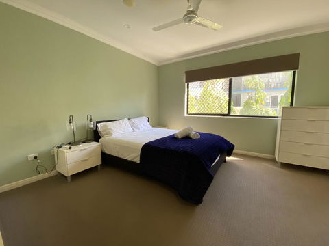 Lighthouse Apartments On The Strand - Cruises Travel 3