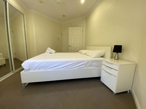 Lighthouse Apartments On The Strand - Cruises Travel 2