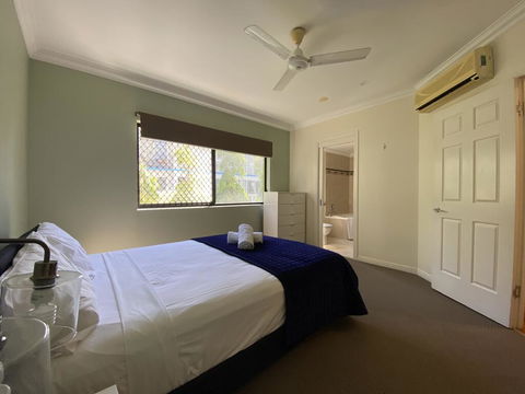 Lighthouse Apartments On The Strand - Cruises Travel 1