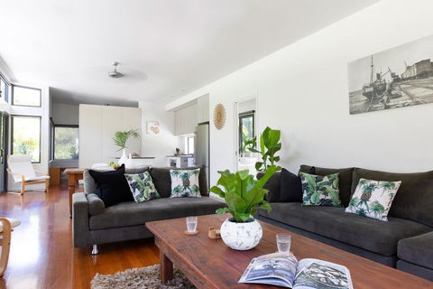 Lily Pad At Byron Bay - Travel Search 2