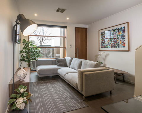 LUXE - Park Views, Wine, Wifi, Netflix, Garage, PETS Ok! - Tourism Guide 0