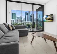 Luxe Apartment with Balcony and Pool Near Galleries - Tourism Guide