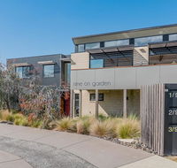 Luxe Townhouse - Linen/WiFi Included - Travel Search