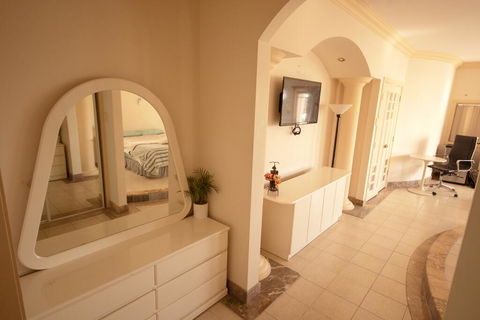 Luxuary Self-contained Living With Spa. - Tourism Guide 2