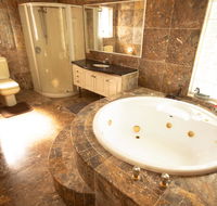 Luxuary self-contained living with Spa. - Cruises Travel