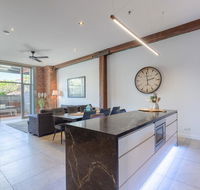 Luxury 3 brm 2 bath Woolstore apt with Courtyard - Tourism Guide