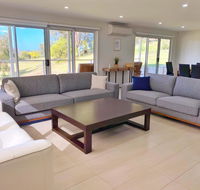 Luxury 3BR Home with KING Bed Metung - Travel Agents