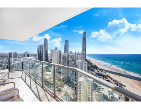 Luxury Holiday Escape High Above Surfers Paradise - Travel Search 0