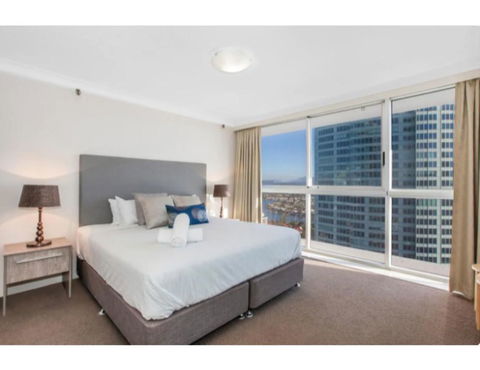 Luxury Holiday Escape High Above Surfers Paradise - Travel Search 2