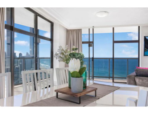 Luxury Holiday Escape High Above Surfers Paradise - Travel Search 1