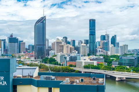 Luxury River City Views With Pool, Gym, Cafe, WiFi, Hospital - Tourism Guide 2