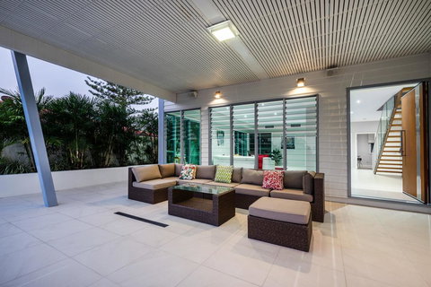 Luxury Tropical Haven - Pacific Avenue, Sunshine Beach - Travel Agents 3