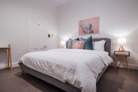 Malibu Moment On Margaret-Historic Bungalow - Tourism Guide 1