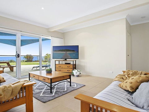 Mamorhomy - Beachfront Spacious Apartment - Travel Search 0