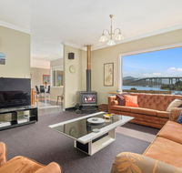 Manfield City Waterfront View Cottage - Cruises Travel