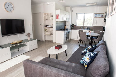 Manly 2 Stay Holiday Apartments - Cruises Travel 1