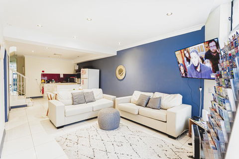 Manly Beach Hostel - Cruises Travel 1