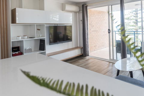 Manly Beachfront Apartment - Cruises Travel 0