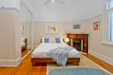 Manly Beachside 2 Bedroom House - Cruises Travel 1