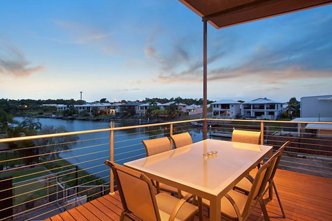 Marina Views Townhouse - Tourism Guide 1