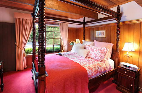 Mary Cards Coach House - Cruises Travel 3