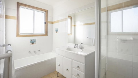 Matron Porter Dr 149 - Travel Agents 1