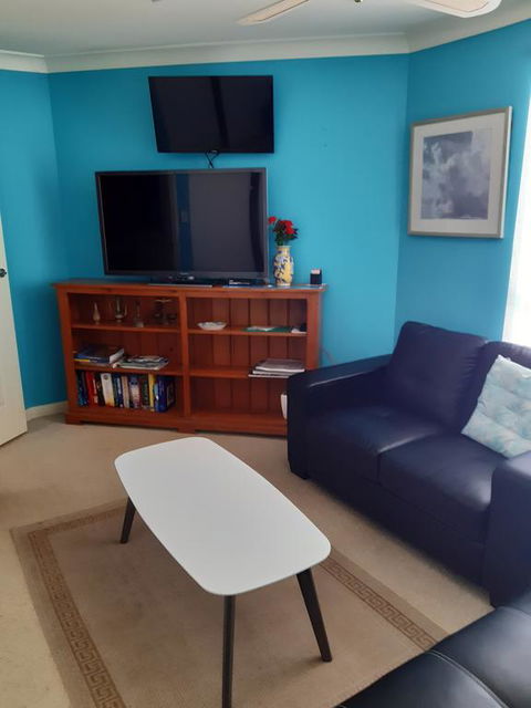 Maxs Beachside Villa - Travel Search 3
