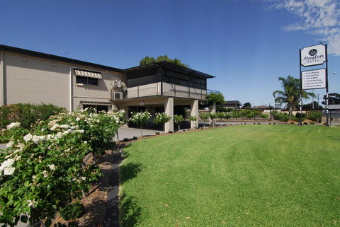 Mayfair Motel - Tourism Guide 0