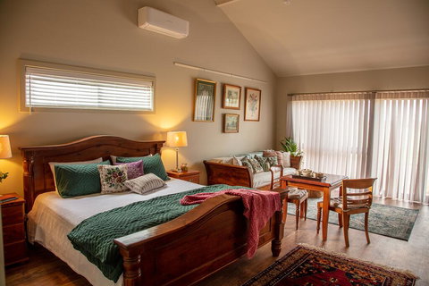 Meander Retreat - Tourism Guide 0