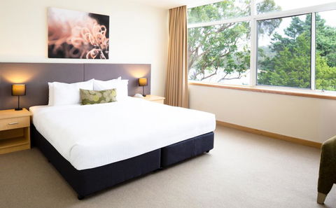 Metro Mirage Hotel Newport - Cruises Travel 1
