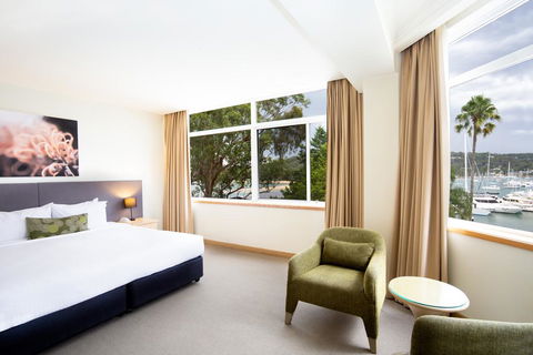 Metro Mirage Hotel Newport - Cruises Travel 3