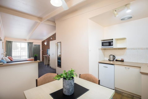 Mid City Motel And Apartments - Tourism Guide 2