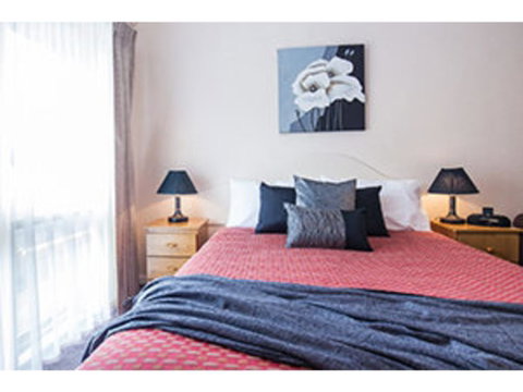 Mid City Motel And Apartments - Tourism Guide 3