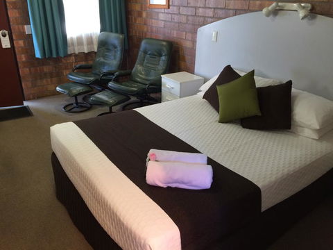 Miles Outback Motel - Travel Search 3
