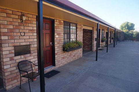 Miles Outback Motel - Travel Search 2
