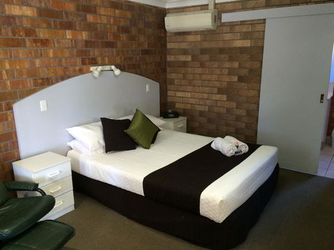 Miles Outback Motel - Travel Search 0