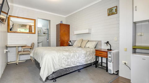 Millers Cottage Motel - Travel Search 3