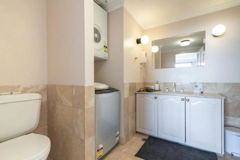 Milsons Point Apartment With Harbour Bridge Views - Cruises Travel 2