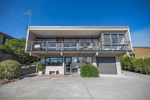 Mimosa Holiday House - Travel Search 1