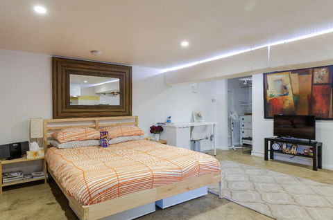 Modern & Homely Comfort - Travel Search 0
