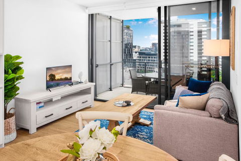 Modern 1-Bed Apartment With Balcony And Leisure Area - Tourism Guide 2