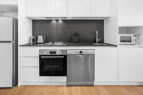 Modern 1-Bed Apartment With Balcony And Leisure Area - Tourism Guide 3