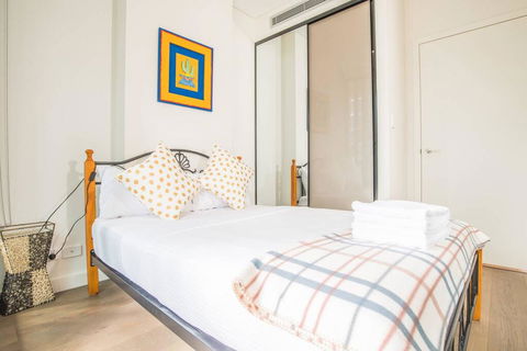 Modern 1bed1study Apt Near Station & MQ Centre - Cruises Travel 1