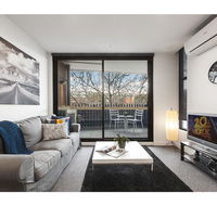 Modern 2 bed apartment in trendy Collingwood - Tourism Guide