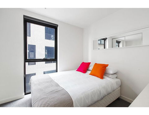 Modern 2 Bed Apartment In Trendy Collingwood - Tourism Guide 2
