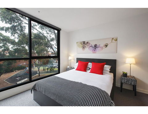 Modern 2 Bed Apartment In Trendy Collingwood - Tourism Guide 1