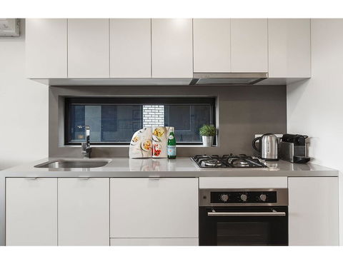 Modern 2 Bed Apartment In Trendy Collingwood - Tourism Guide 3