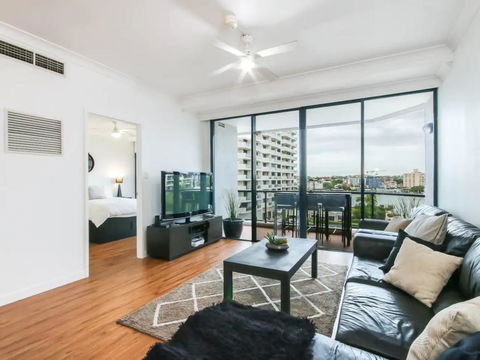 Modern 2 Bedroom River View Apartment In Docklands - Tourism Guide 0