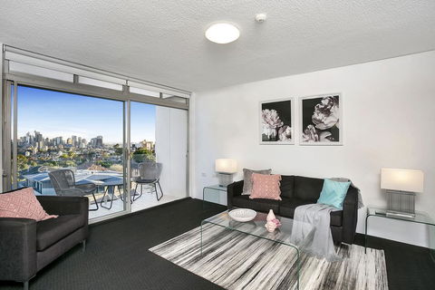 Modern 2BR Apartment With Views HARIS - Cruises Travel 1