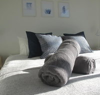 Modern 3 Bedroom Apt With FREE Parking Netflix Wifi  Welcome Wine by BnB Pro - Tourism Guide